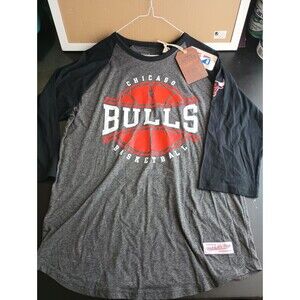 NWT Chicago Bulls Logo Men's Large Half Sleeve Shirt By Mitchell Ness LARGE